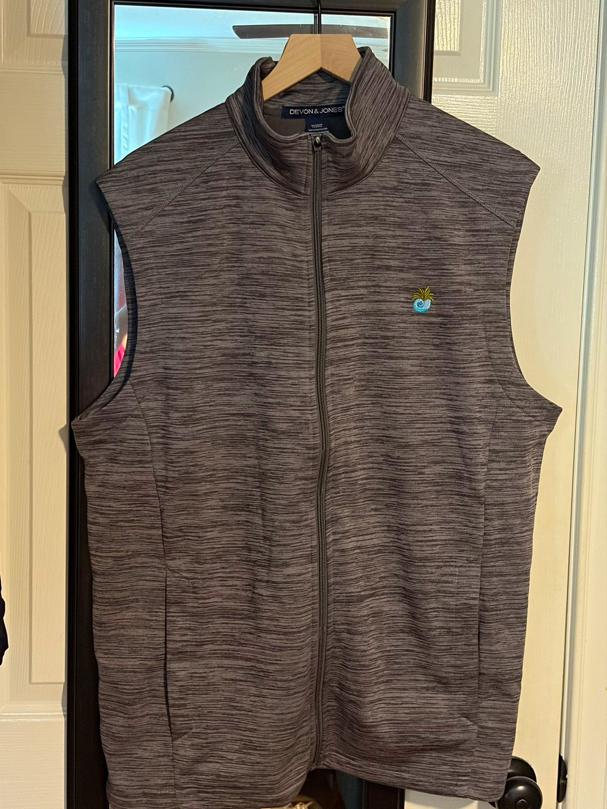 NEW – Devon & Jones SIZE LARGE Men’s Heathered Gray Full-Zip Stand-Up Collar