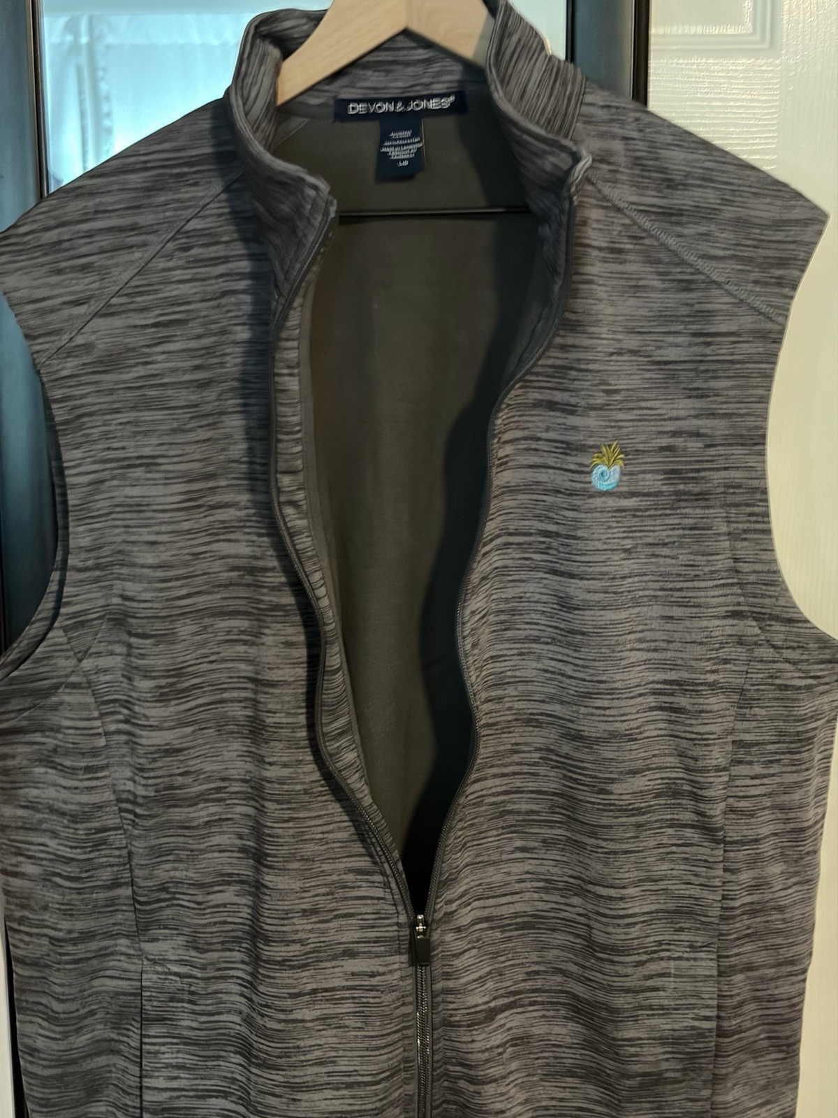 NEW – Devon & Jones SIZE LARGE Men’s Heathered Gray Full-Zip Stand-Up Collar