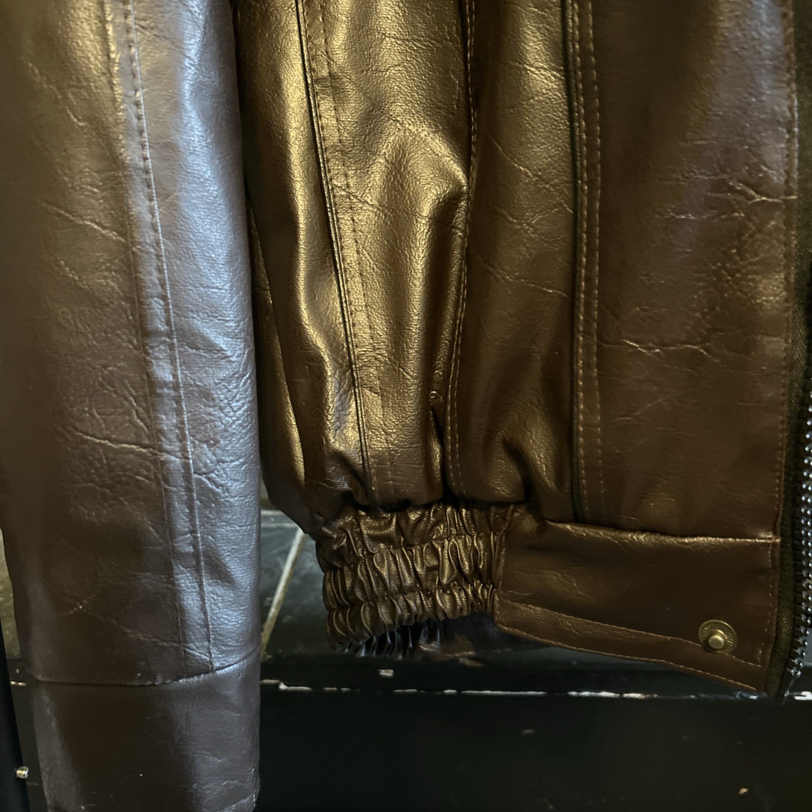 Leather Jacket; genuine leather Bomber jacket; men’s S; 40 In Chest