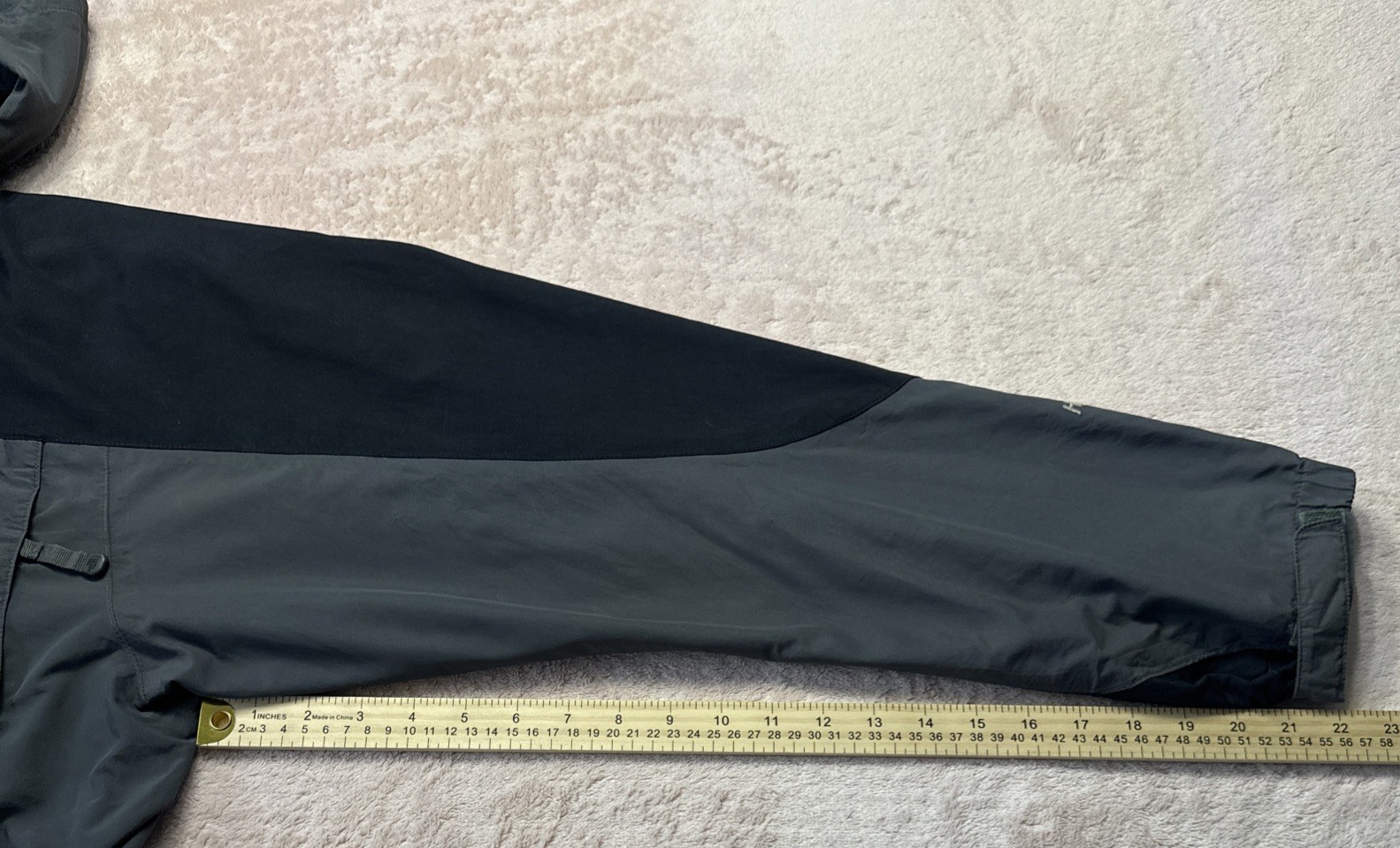 The North Face HyVent Mens Large Gray and Black Jacket Soft Shell Hooded Size L