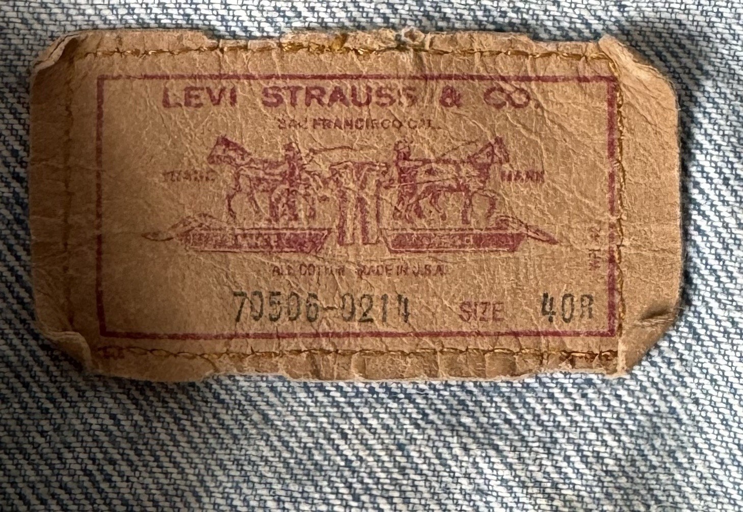 Vintage Levis Denim Trucker Jean Jacket Size 40R 70506-0214 Made in USA