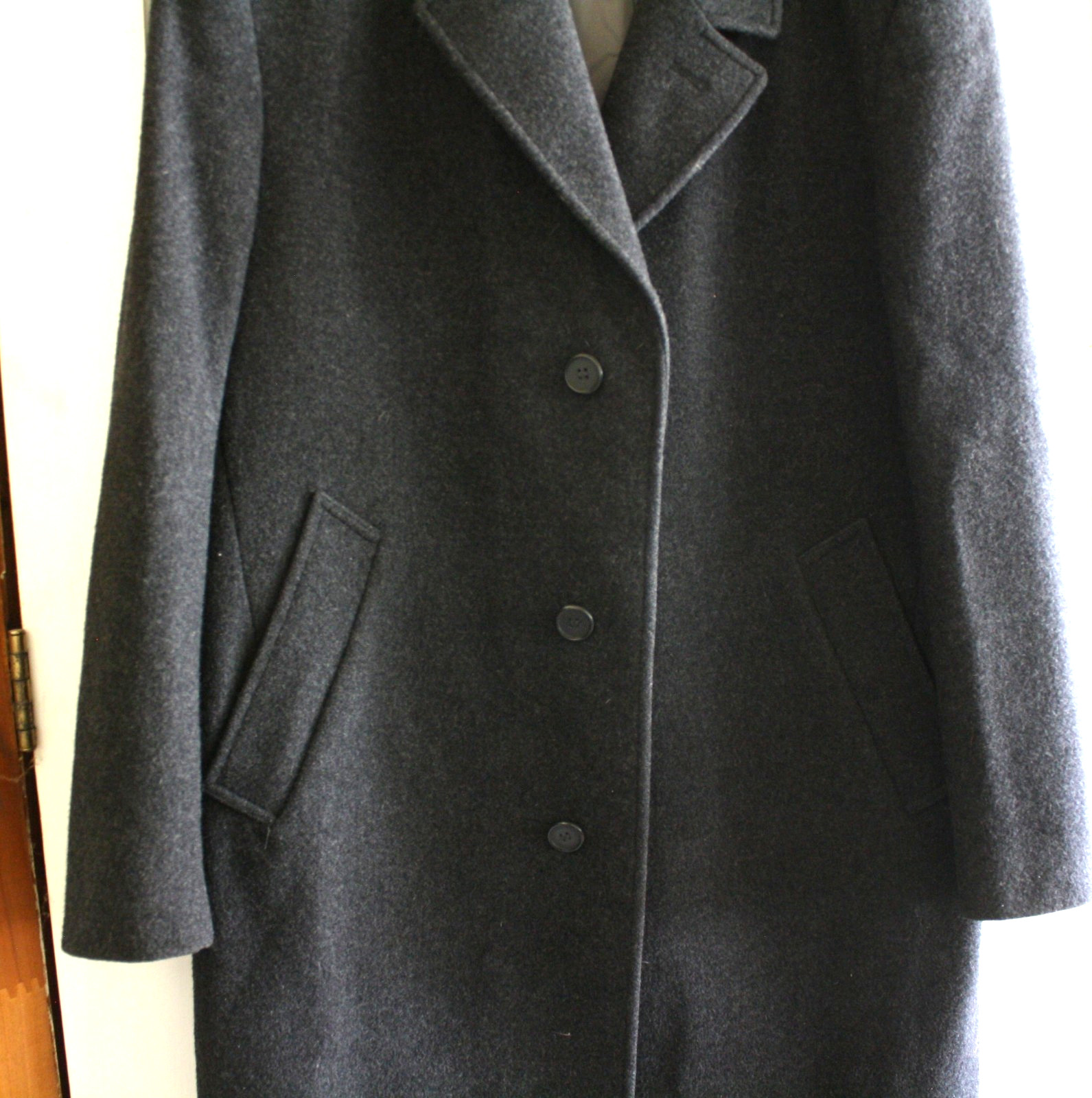 Mens 3-Button Overcoat in Wool Dark Gray Size XL made in Slovakia Dry Clean Only