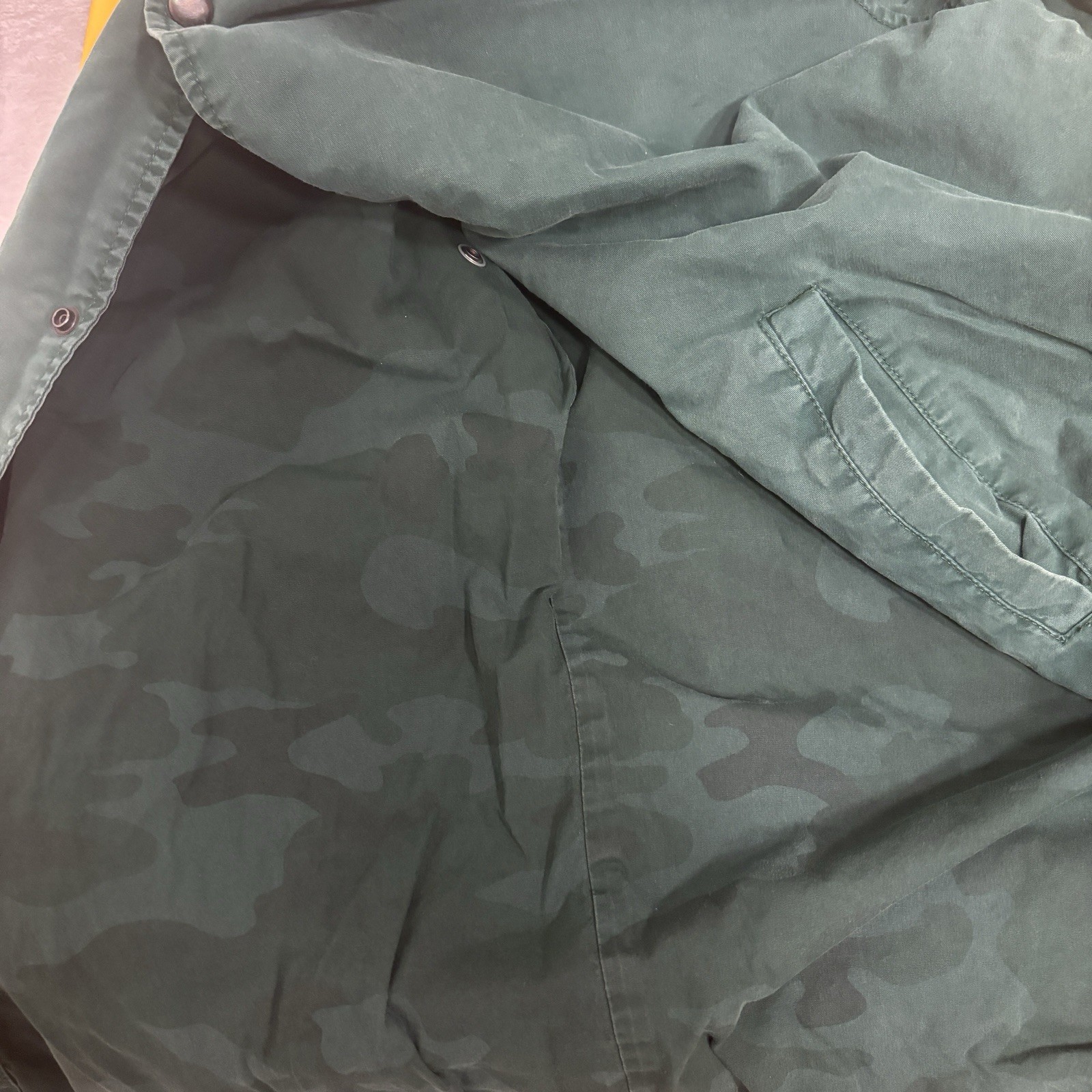 Coach Jacket Green Button Drawstring Hem Pockets Men’s XL Mid-Length