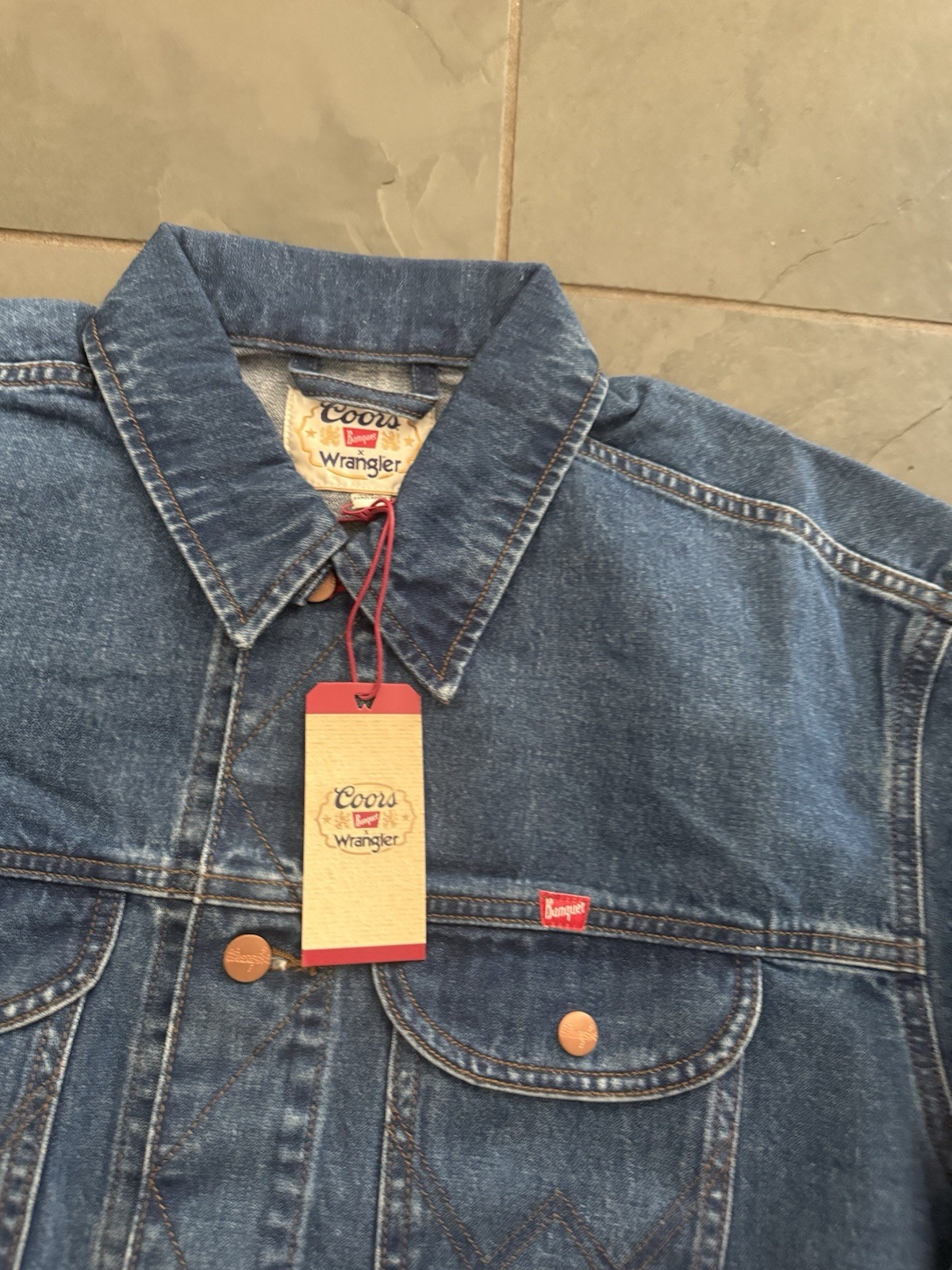 NWT Denim Coors Banquet x Wrangler Western Jacket LG retail $100 GOLDEN BLUE
