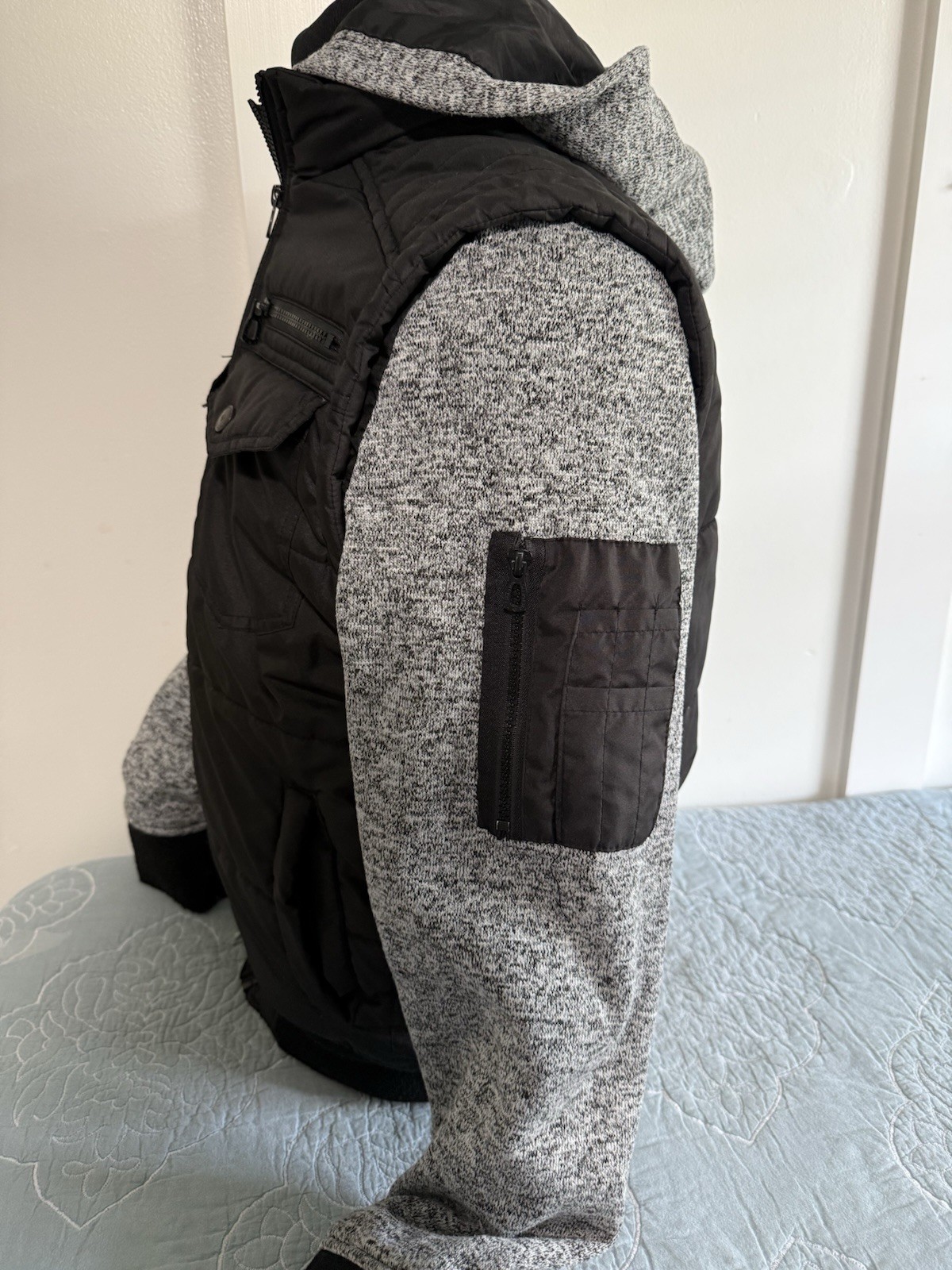 Distortion Men’s Medium Hooded Puffer Knit Sleeve Jacket Black Gray Full Zip