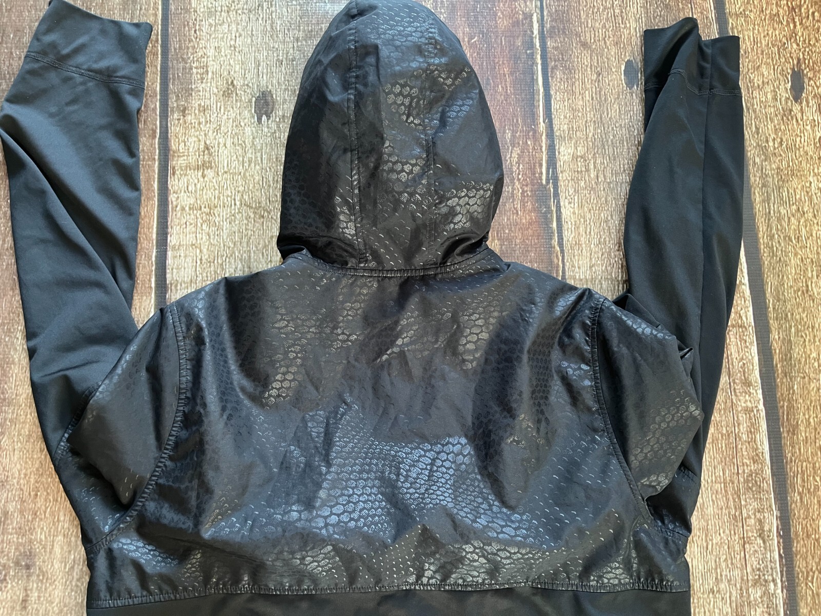 UNDER ARMOUR ALL SEASON GEAR FULL ZIP SNAKE SKIN JACKET BLACK MENS LARGE EUC