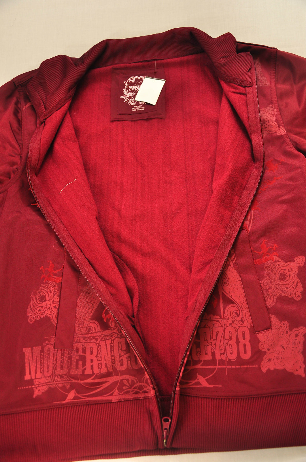 men’s Modern Culture jacket size large red zipper front collar printed design