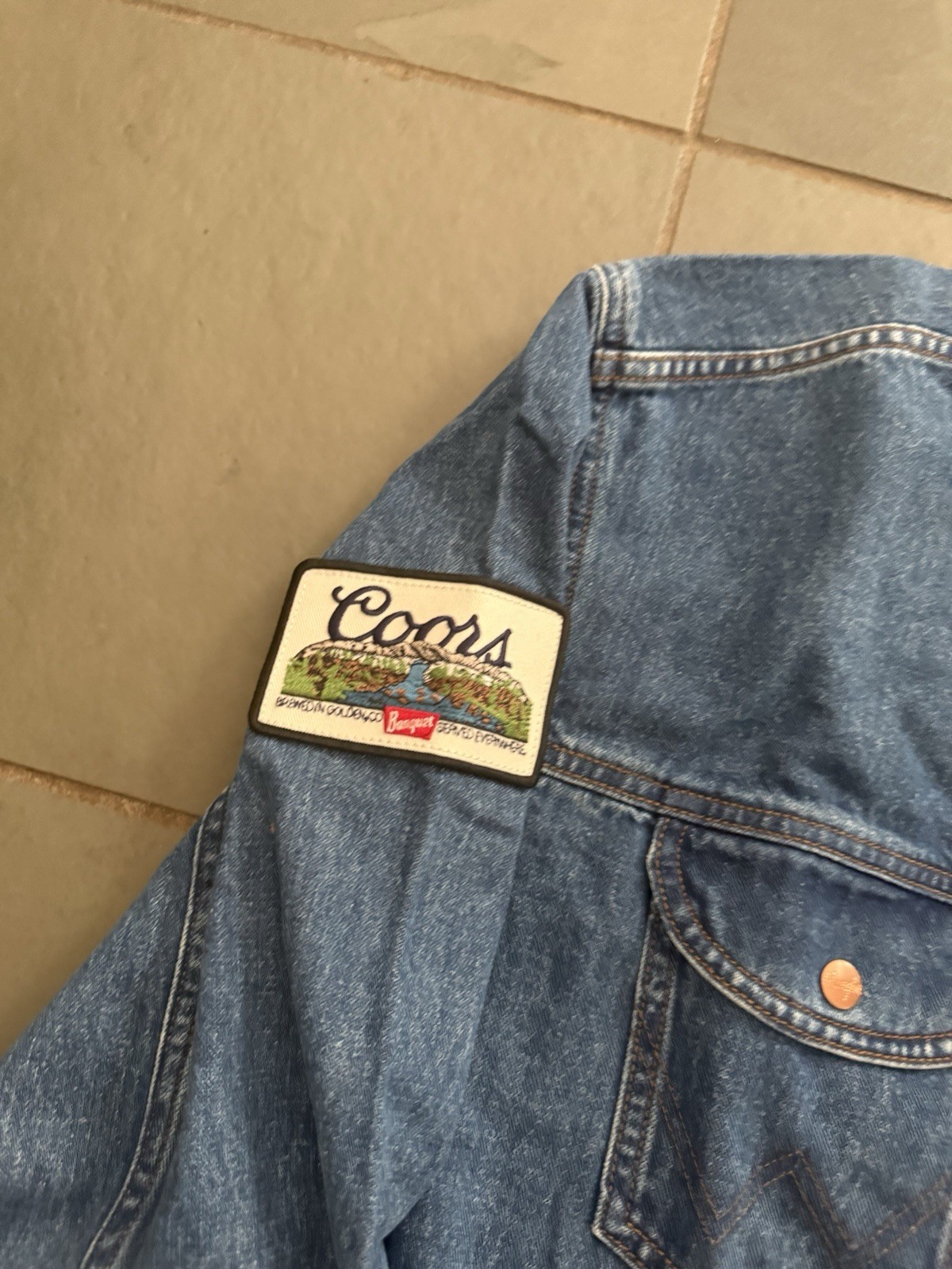 NWT Denim Coors Banquet x Wrangler Western Jacket LG retail $100 GOLDEN BLUE