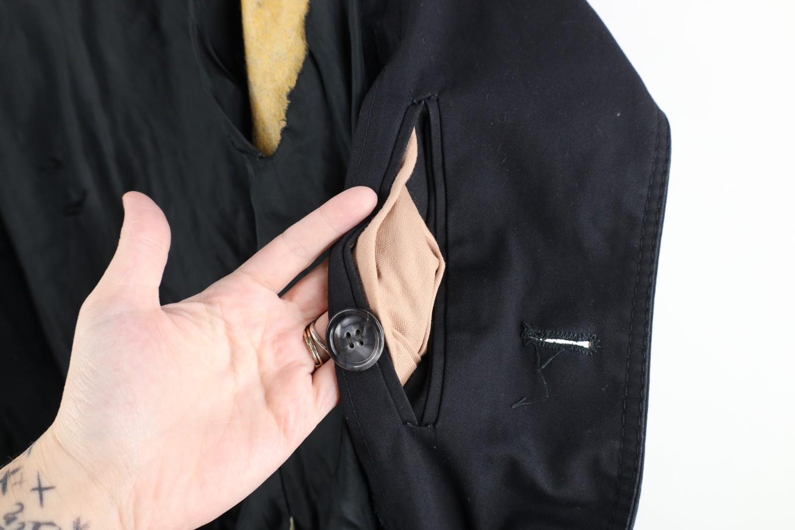 Vintage 70s Streetwear Mens 44R Distressed Belted Trench Coat Jacket Black