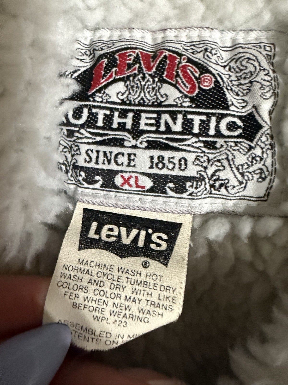 Vintage Levi’s Men’s Denim Sherpa Lined Trucker Jacket Size XL Mid Wash