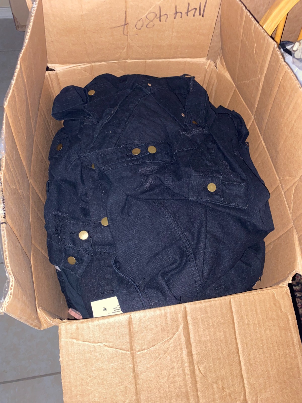 Bulk/Wholesale Price Brand New Men’s Jeans Tops, Bottoms – 29 Pieces