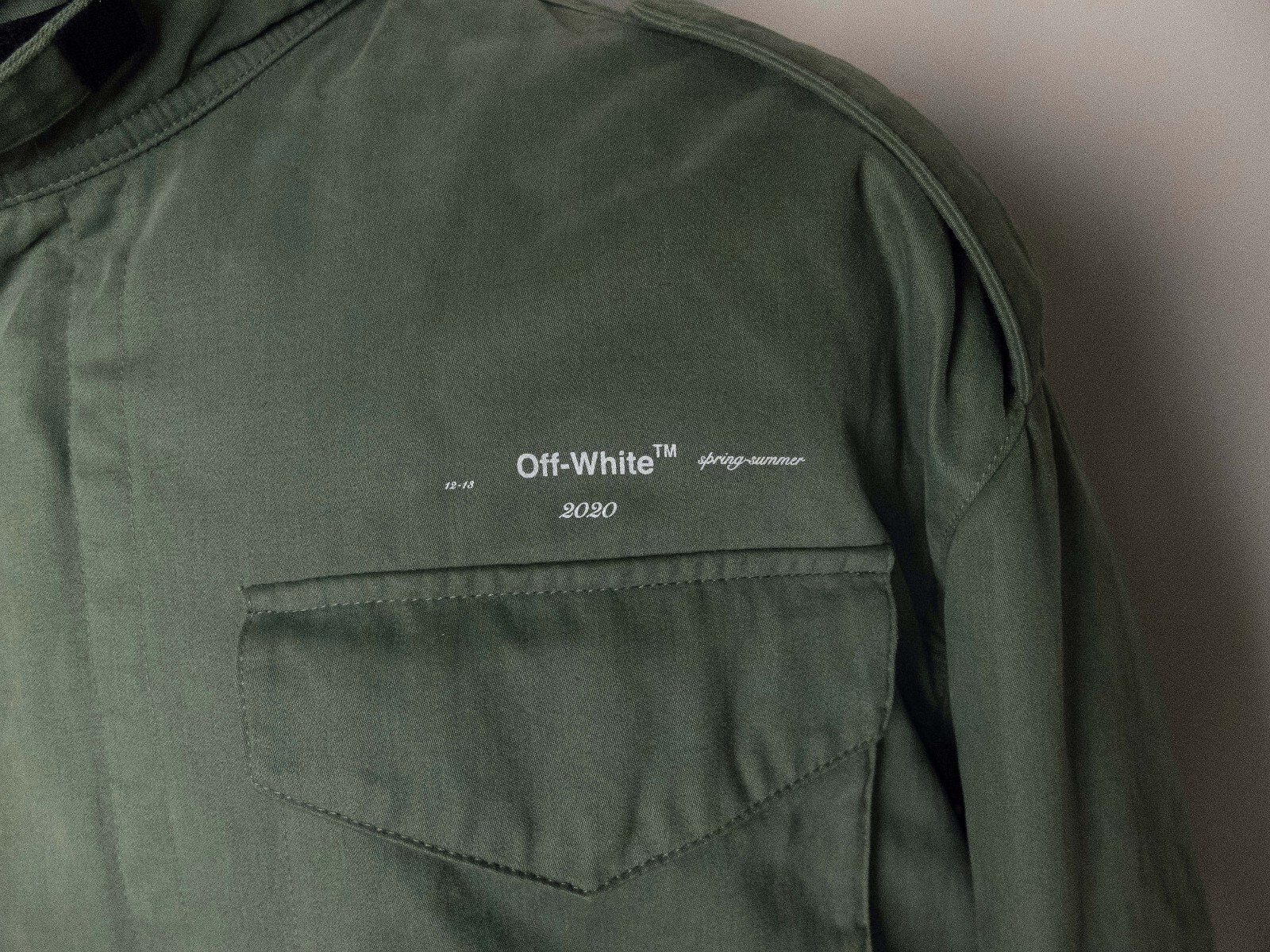 (NO CUSTOMS TAX) OFF-WHITE Arrows padded military green cotton track jacket coat
