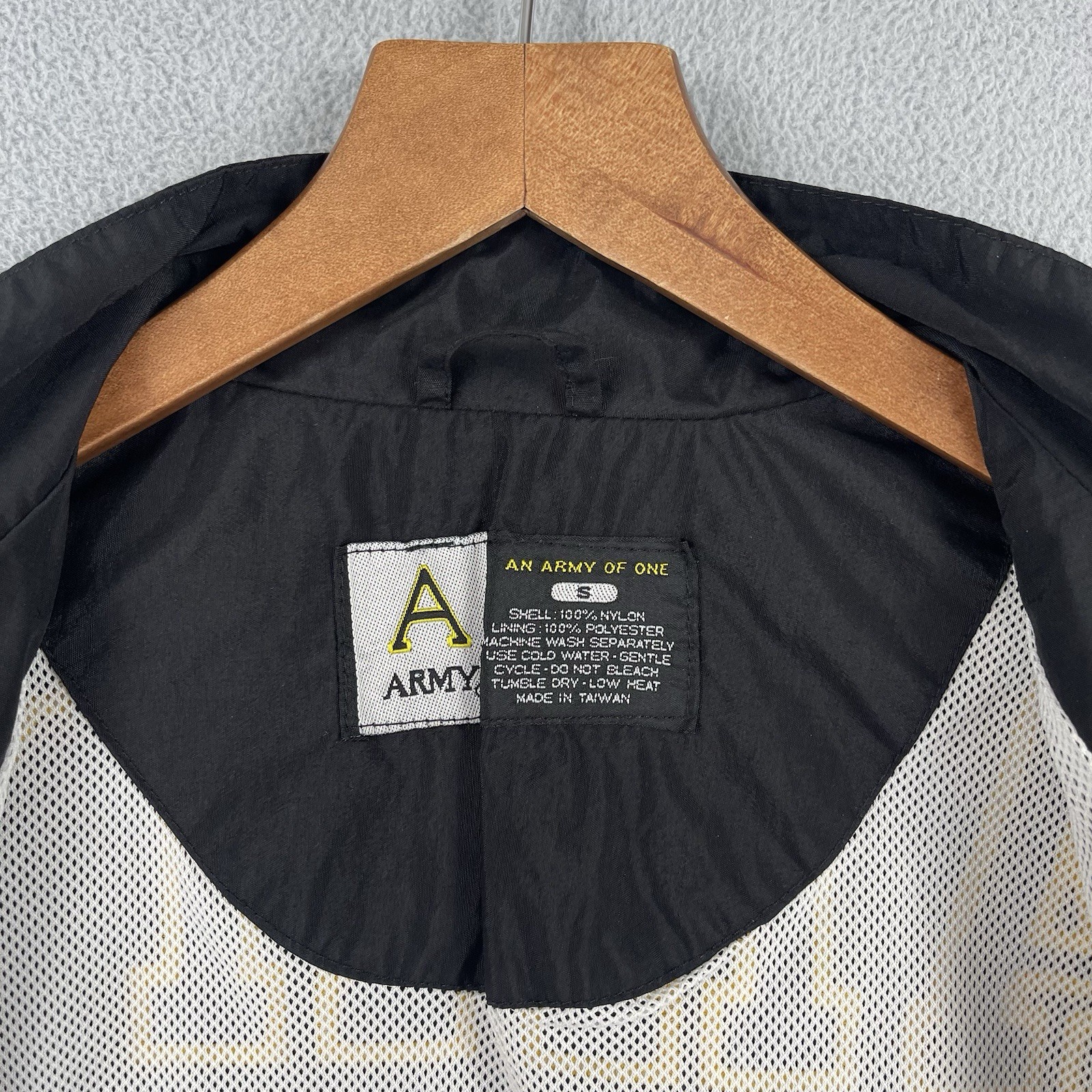 Vintage United States Army Windbreaker Jacket Mens S Black Yellow Full Zip USA