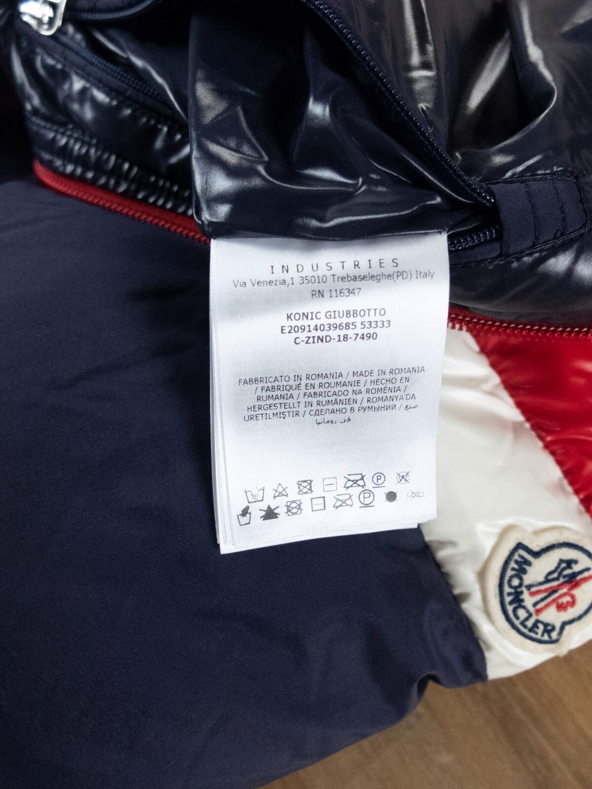 MONCLER Konic navy blue & red quilted down puffer jacket Size Medium / 2 NWT