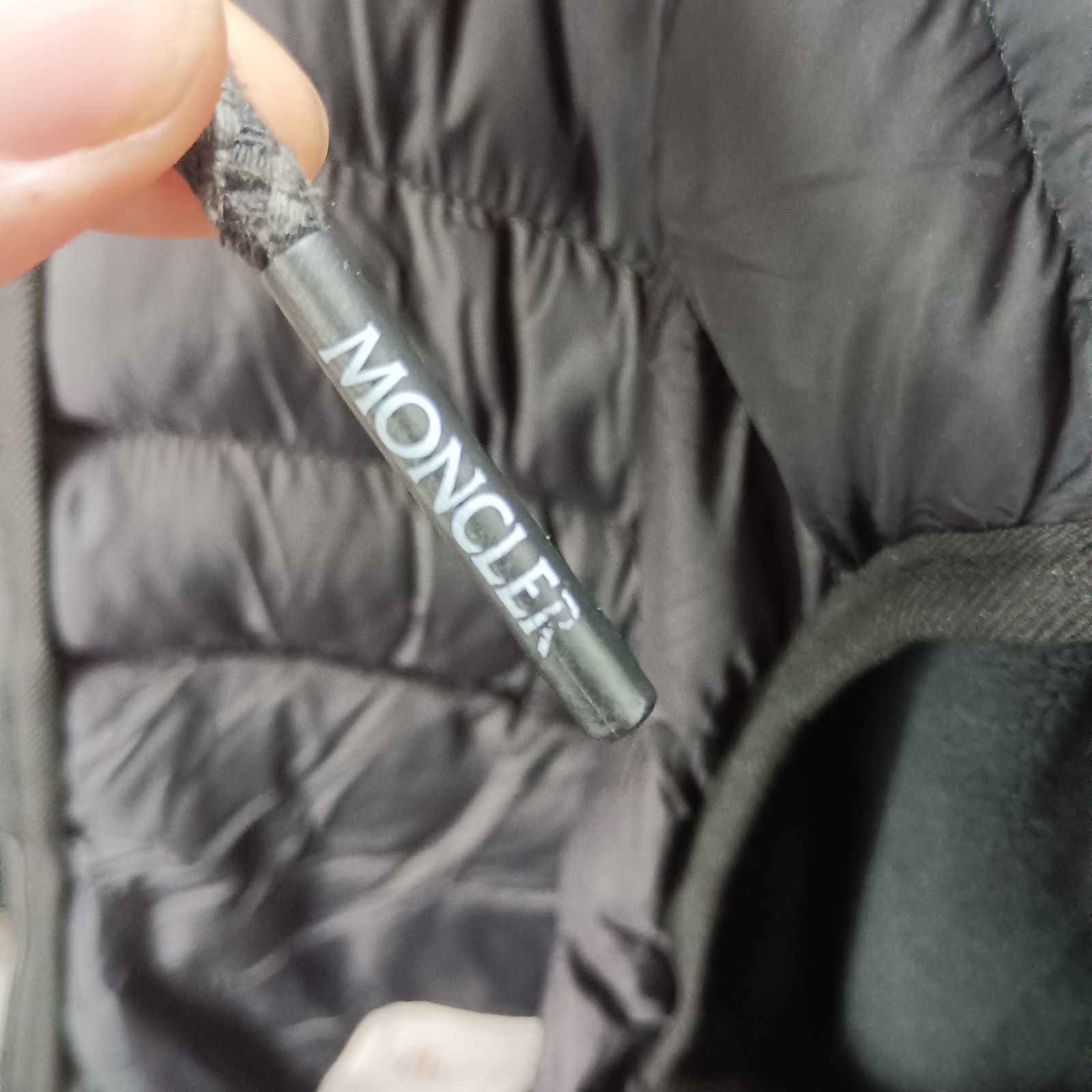 Item e6838 Moncler down jacket sweatshirt size M black polyester padding