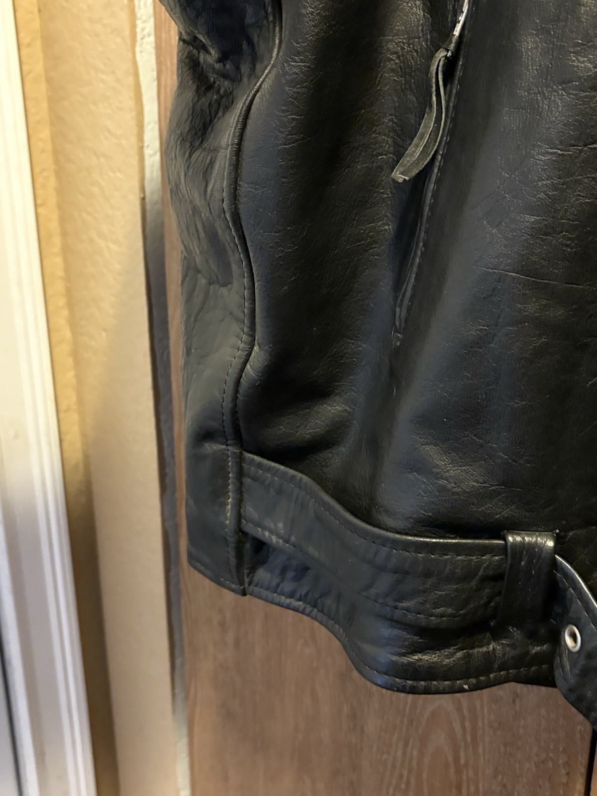 Unik Men’s Leather Motorcycle Jacket, Size 56, 1 Small Rip, Good Condition,heavy