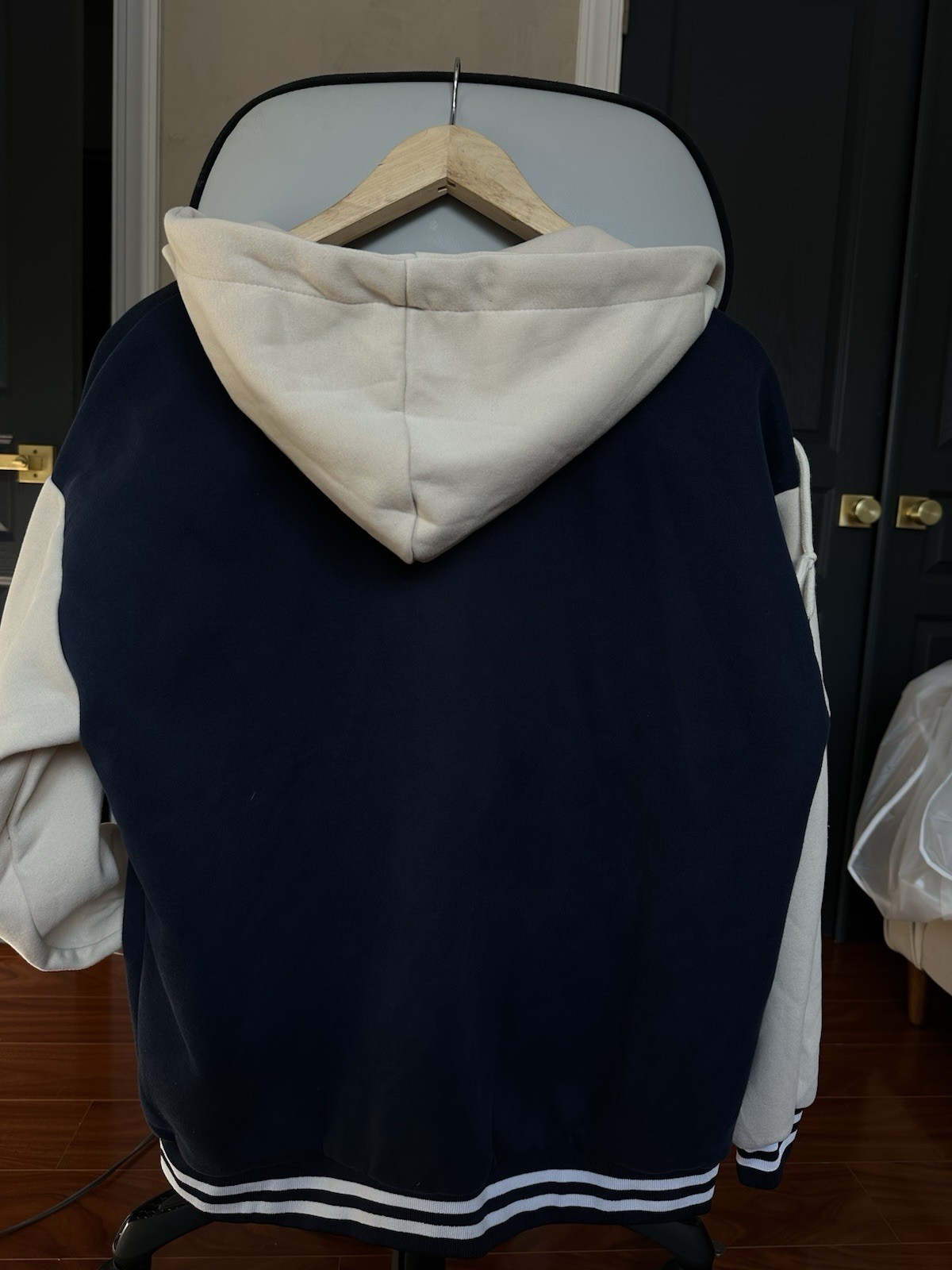 Ju Dong Clothing Co., Ltd. Unisex Outerwear Jacket Size M/L